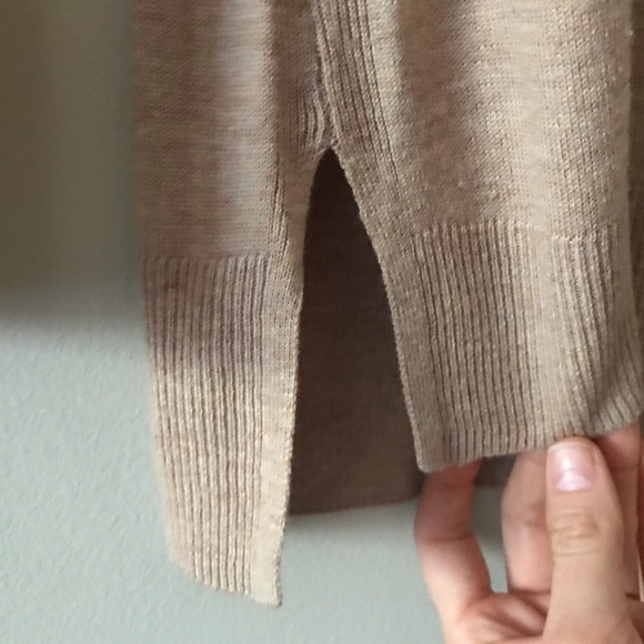 Ann Taylor Factory V-Neck Sweater, M. - Picture 8 of 8